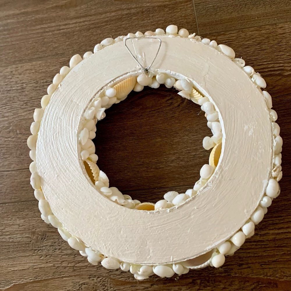 Pearline’s Seashell Wreath D 11” - Picture 8 of 13
